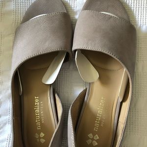 Sz 6.5 neutral Naturalizer flats, New in Box